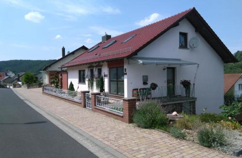 Momlingen Apartment | Gästehaus Natterer - FeWo 1