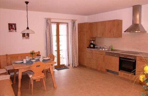 Lenggries Apartment | Gästehaus Weissenbauer