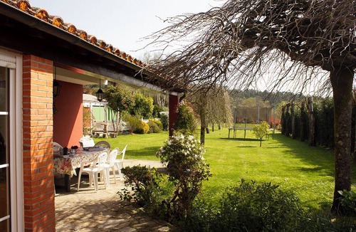 Teo Villa | Galicia: Comfortable villa with large garden and pool near Santiago.