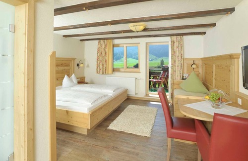 Maierhofen Cabin | Garden herbs comfort room with balcony - nature Landhaus Krone