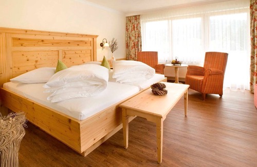 Maierhofen Cabin | Garden herbs comfort room with balcony - nature Landhaus Krone