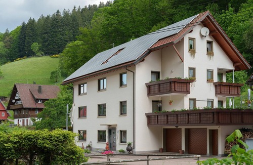 Bad Peterstal-Griesbach Apartment | Gästehaus Gerda: Double Room 2 with Mountain View, Private Balcony and Wi-Fi