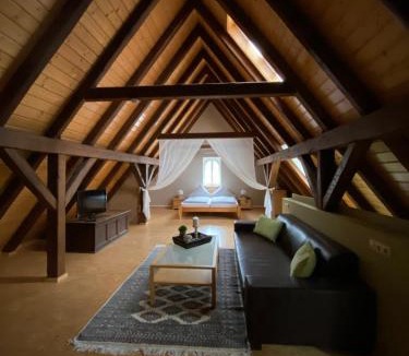 Adelshofen House | Gasthaus Holdermühle