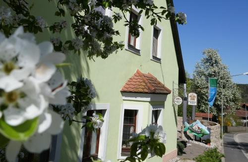 Freudenberg Hotel | Gasthof Schloßbräu Lintach