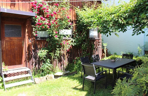 Neudrossenfeld Apartment | Gemütliche 45qm Ferienwohnung direkt am Roten Main, kostenfeies WLAN