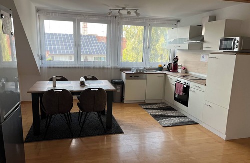 Langerringen Apartment | Gemütliche Dachgeschoss Wohnung