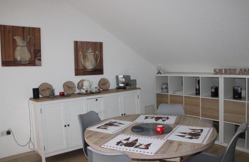 Stockum Apartment | gemütliche Dachgeschoss- Ferienwohnung im Grünen