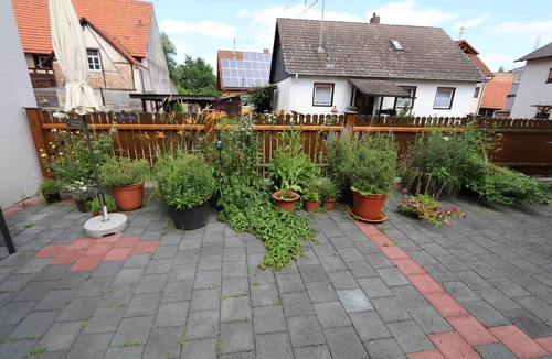 Tauberbischofsheim Apartment | Gemütliche Ferienwohnung mit Sonnenterrasse & kostenfreiem WLAN