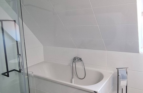 Konradsreuth Apartment | Gemütliche Ferienwohnung zur Freizeitgestaltung zw. Frankenwald -fichtelgebirge