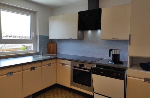 Wiesenbronn Apartment | Gemütliche Ferienwohnung mit Balkon für bis zu 4 Personen