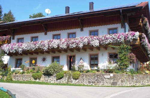 Stadlern Apartment | Gemütliche Ferienwohnung (60qm) für 2-3 Personen im Luftkurort Arrach