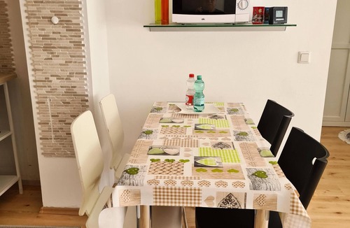 Fuerth Apartment | Gemütliche Ferienwohnung in Grünen Parkwohnanlage mit Balkon
