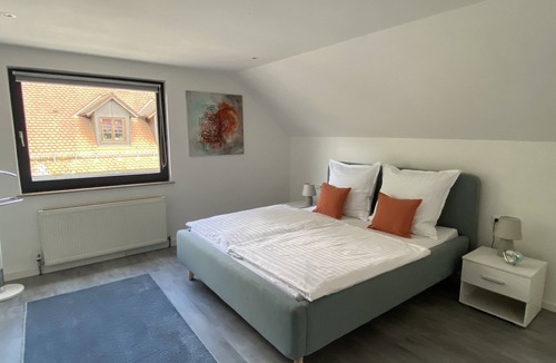 Pottenstein Apartment | Gemütliche Helle Moderne Dachgeschosswohnung mit Blick auf das