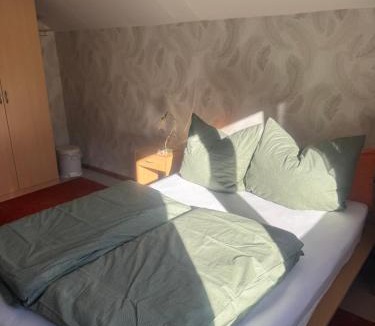 Krumhermsdorf Apartment | Gemütliche und großzügige Ferienwohnung in der Sächsischen Schweiz mit Garten