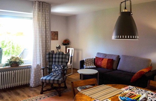 Weissenstadt Apartment | Gemütliches 60 qm Feriendomizil mit Terrasse und Garage, komplett renoviert