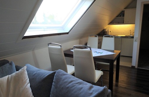 Lehrberg Apartment | Gemütliches Ferienapartment, kostenfreies WLAN, zubuchbares Frühstück/Abendessen