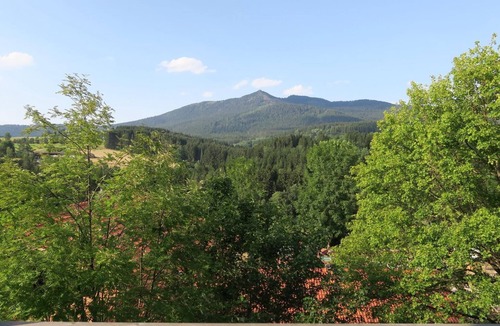 Schwarzenbach Apartment | Gemütliches Feriendomizil mit Balkon und Bergblick