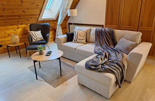 Hallerndorf Apartment | Gemütliches Ferienhaus in Schnaid mit zwei separaten und geräumigen Wohnungen - ausgestattet mit je einer großen Küche, zwei Schlafzimmern und einem Badezimmer