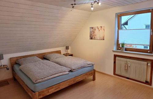 Hallerndorf Apartment | Gemütliches Ferienhaus in Schnaid mit zwei separaten und geräumigen Wohnungen - ausgestattet mit je einer großen Küche, zwei Schlafzimmern und einem Badezimmer