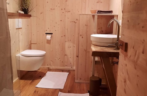 Litzendorf Apartment | Gemütliches Studio Ganz aus Holz. Langzeitmiete Geeignet