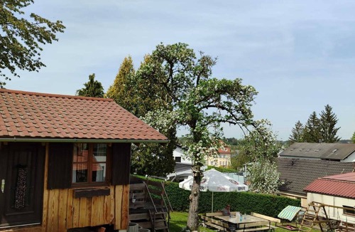 Velden Ski Chalet | Gemütliches und Liebevoll Gestaltetes Tiny House in Großem Grundstück