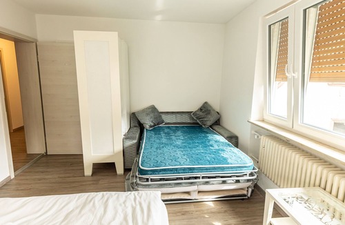 Hollfeld House | Gemeinschaftunterkunft 1 - Zi. 6 + 7 - DZ mit 1 Schlafsofa - Gasthof Schrenker
