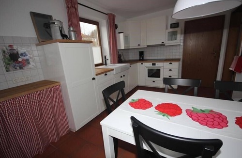 Zandt Apartment | Gepflegte, großzügige Ferienwohnung in ruhiger Dorfrandlage