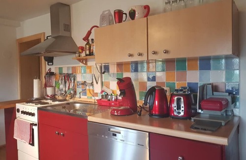 Bad Koetzting Apartment | Geräumige 100qm Ferienwohnung für bis zu 3 Personen mit gemütlichem Kaminofen im Wohnzimmer und komfortabler Ausstattung