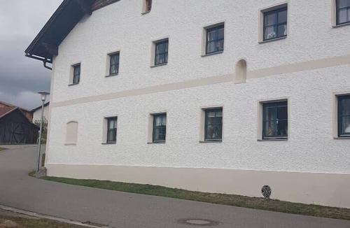 Bad Koetzting Apartment | Geräumige 100qm Ferienwohnung für bis zu 3 Personen mit gemütlichem Kaminofen im Wohnzimmer und komfortabler Ausstattung