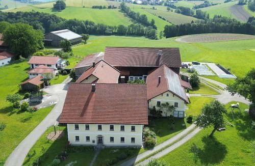 Roehrnbach Apartment | Geräumiges Feriendomizil (65 m2) auf dem Bauernhof mit kostenfreiem WLAN