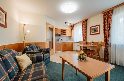 Wurding Apartment | Geräumiges Zwei-raum-appartement mit Balkon