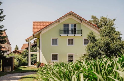 Wurding Apartment | Geräumiges Zwei-raum-appartement mit Balkon