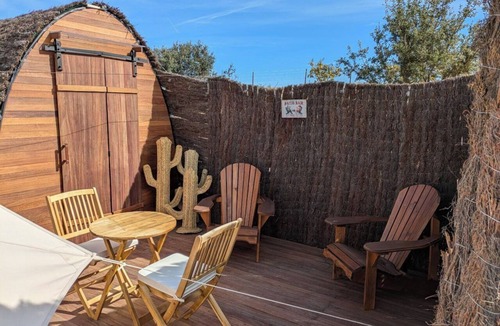 Mentrida RV Rental | Glamping with private kitchen and bathroom in your tent