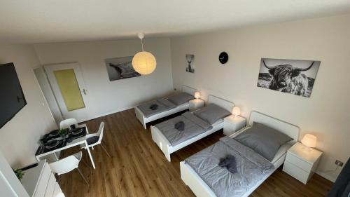 Luedenscheid Apartment | GNA01 - Große Wohnung mit 7 Betten, große Küche, 2 Balkone & Parkplatz