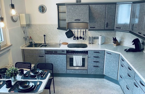 Luedenscheid Apartment | GNA01 - Large apartment with 7 beds, large kitchen, 2 balconies & parking lot