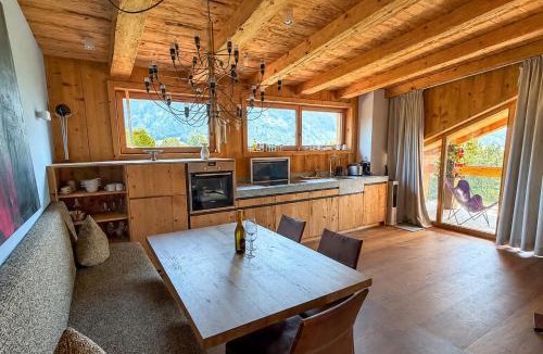 Uderns House | GOLF Suite - Penthouse, Balcony & Sauna Access