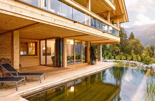 Uderns House | GOLF Suite - Penthouse, Balcony & Sauna Access