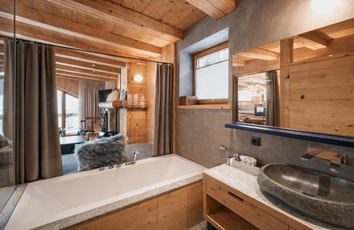 Uderns House | GOLF Suite - Penthouse, Balcony & Sauna Access