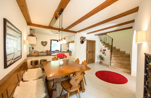 Sonnenbichl House | Gorgeous 4-Bedroom House, all ensuite; incredible Views, Sauna & lots of space