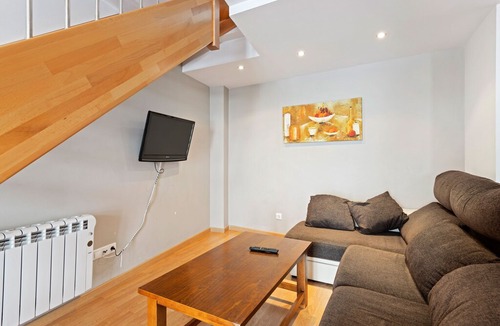 Gudar Apartment | Graceful Apartment in Gudar with Heating