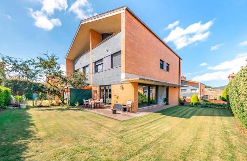 Esteribar House | Gran chalet con amplio jardín próximo a Pamplona