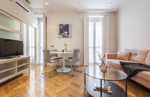 Malasana Apartment | Gran Via in Madrid with 1 bedrooms and 1 bathrooms
