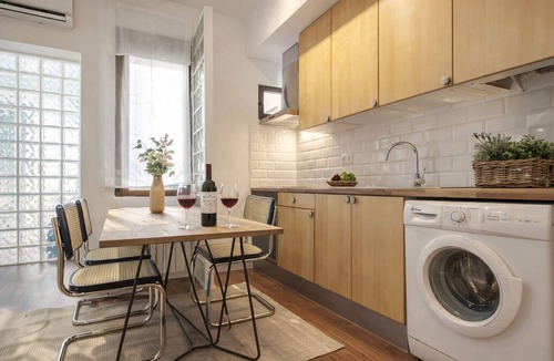 Palacio Apartment | Gran Via VI-cozy downtown apartment