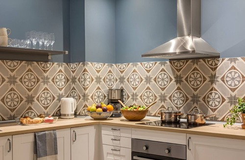 Sant Antoni Apartment | Great 5 bedroom Acomodis Apartment with 2 bathrooms in the modern L'Eixample!