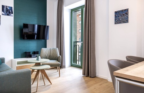 Wismar Apartment | Great south-facing harbor apartment with a direct view of Wismar's old harbor
