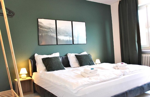 Hamm Apartment | Große 6 Personen Wohnung I Balkon I zentral I Boxspringbett I Wifi