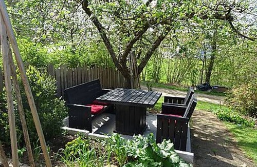 Dinkelsbuehl Apartment | Große Ferienwohnung in Sinbronn mit Garten by Interhome