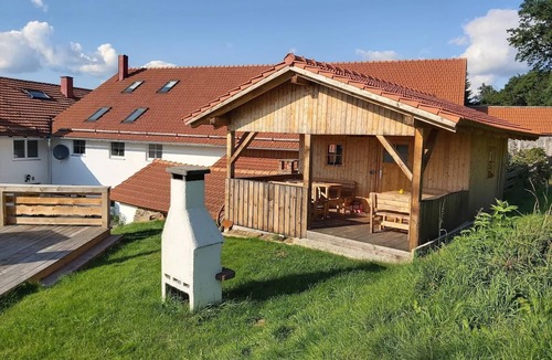 Waldmuenchen Apartment | Große Ferienwohnung für bis zu 10 Personen mit Balkon