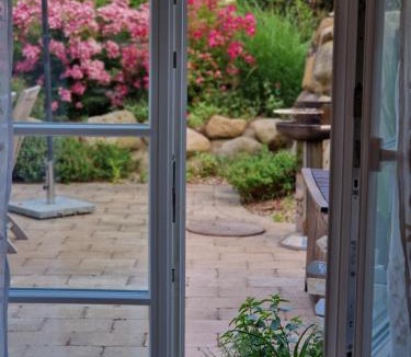Boltenhagen Apartment | Große Ferienwohnung mit Kamin, Garten & 2 Bädern nahe Ostsee