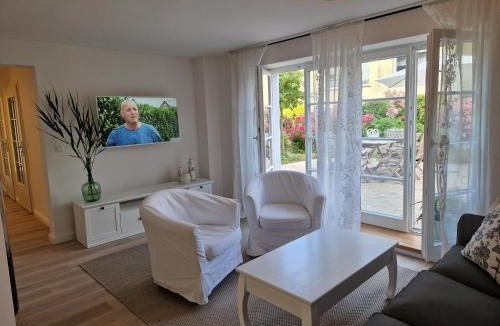 Boltenhagen Apartment | Große Ferienwohnung mit Kamin, Garten & 2 Bädern nahe Ostsee